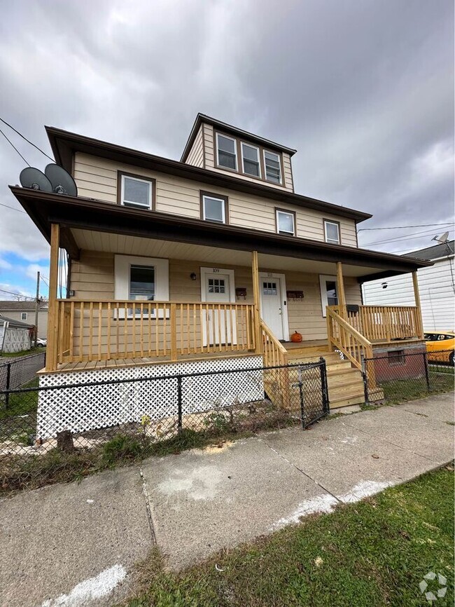 Building Photo - 109 Welles St
