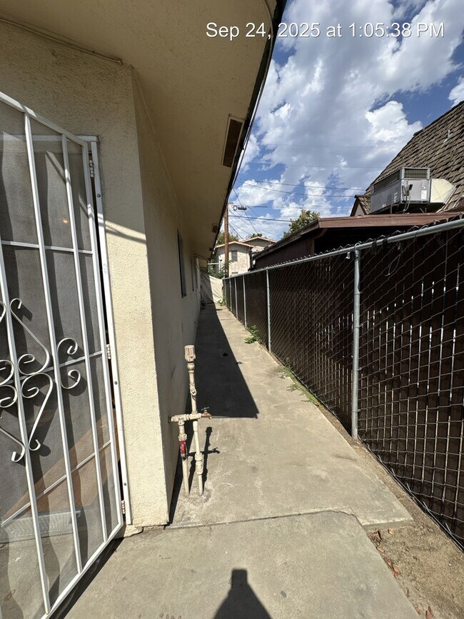 Building Photo - 2156