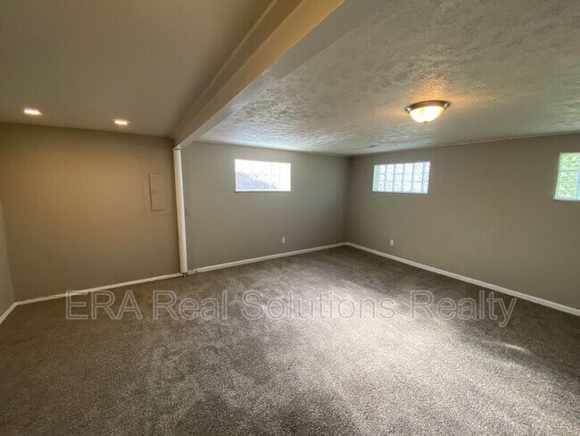 Building Photo - 2562 Bracebridge Dr