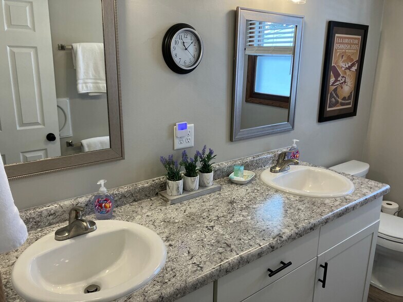 Bathroom w/ double sink - 1385 Maricopa Dr