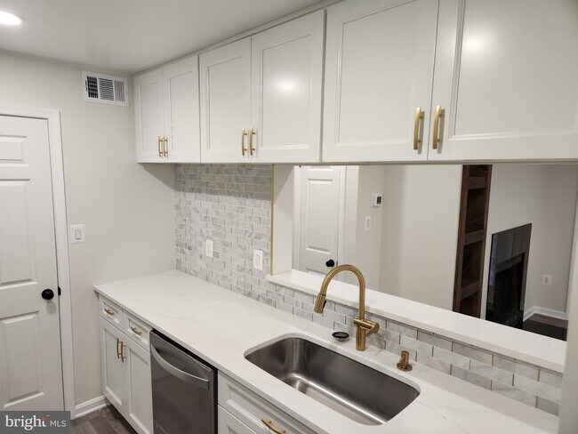 Building Photo - 5700 Olde Mill Ct