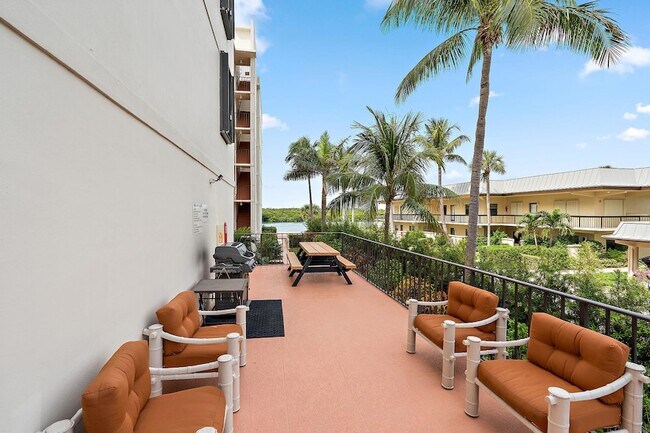 Building Photo - 225 S Beach Rd