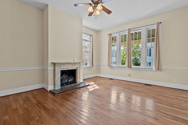 Building Photo - 403 Dinwiddie St