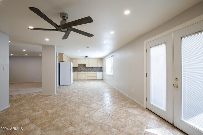 Building Photo - 14225 N 39th Way