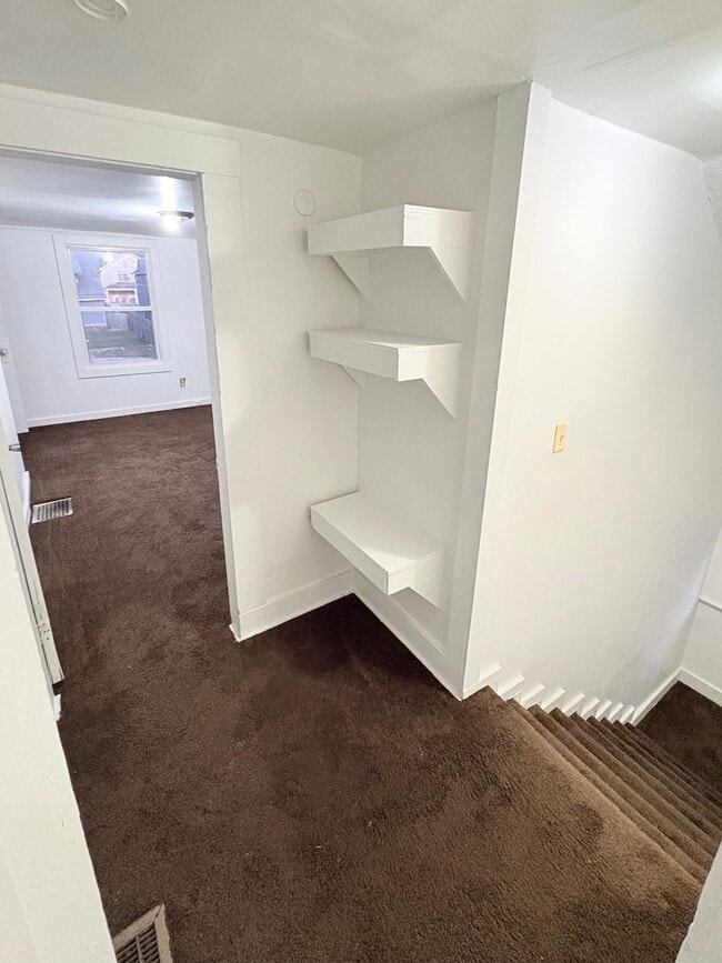 Building Photo - 631 Tecumseh St