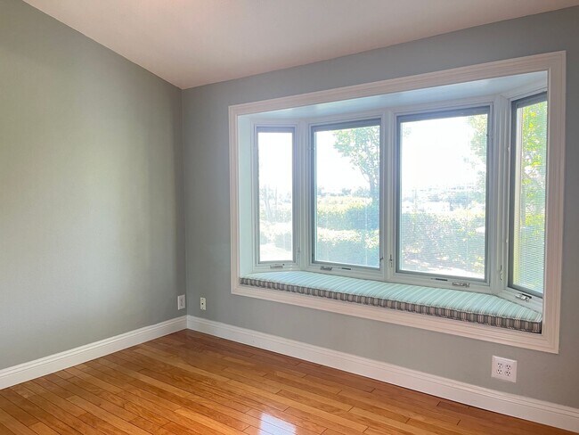 Building Photo - Stunning *VIEW* home for rent in desirable...