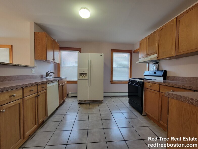 Building Photo - 118 Charles St