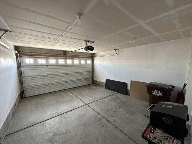Building Photo - 8516 W Cordero Dr