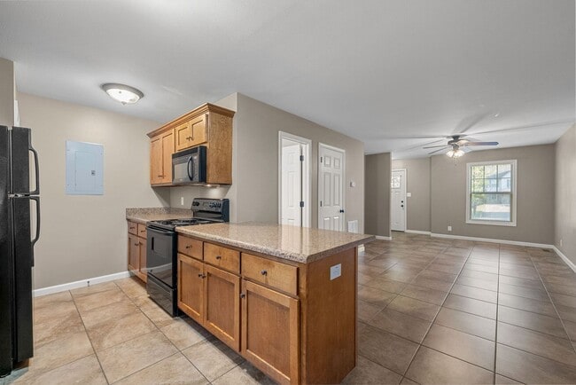Building Photo - Pet Friendly Two Bedroom!