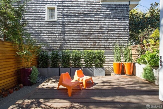 Building Photo - 209 Grattan St