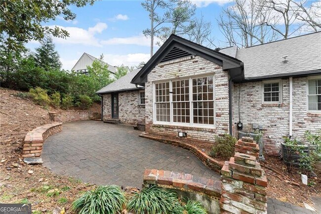 Building Photo - 4540 Club Valley Dr NE