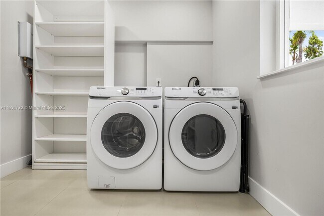 Building Photo - 1104 N 13th Terrace