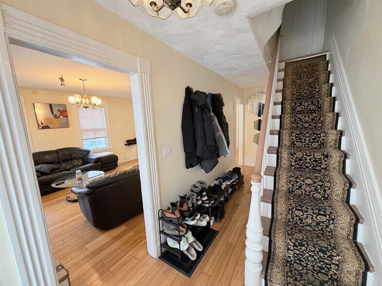 Building Photo - 6 Marie Ave