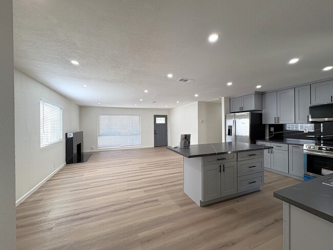 Building Photo - 5507 Arizona Dr