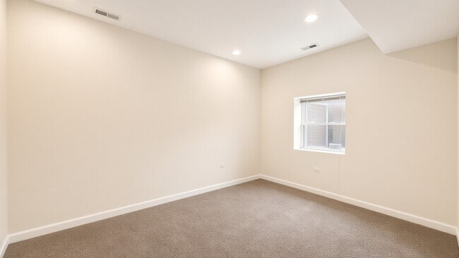 Building Photo - 4605 N Kimball Ave