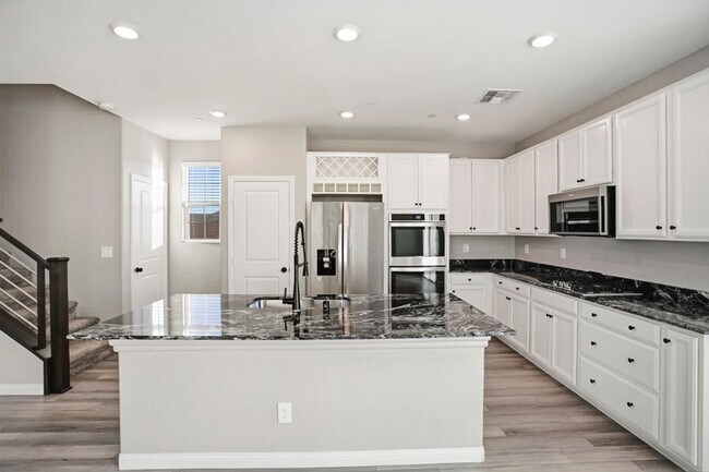 Building Photo - Inspirada Beauty With Bed and Bath On 1st Floor