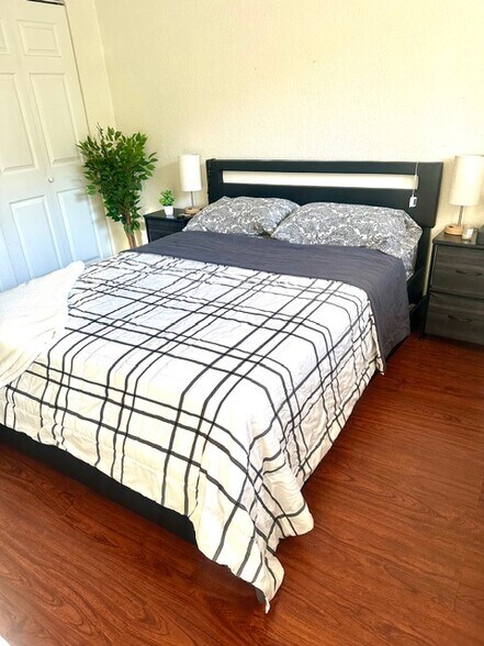 Building Photo - 14500 SW 88th Ave