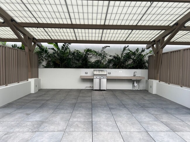 Building Photo - 2510