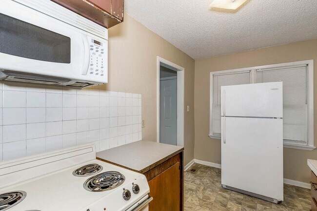 Building Photo - 1728 N Hillside St