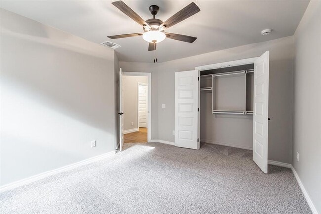 Building Photo - **Gorgeous Newer Build! 4 Bed 3 Bath**