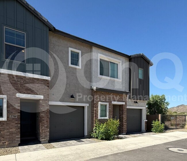 Building Photo - 2746 W Red Fox Rd
