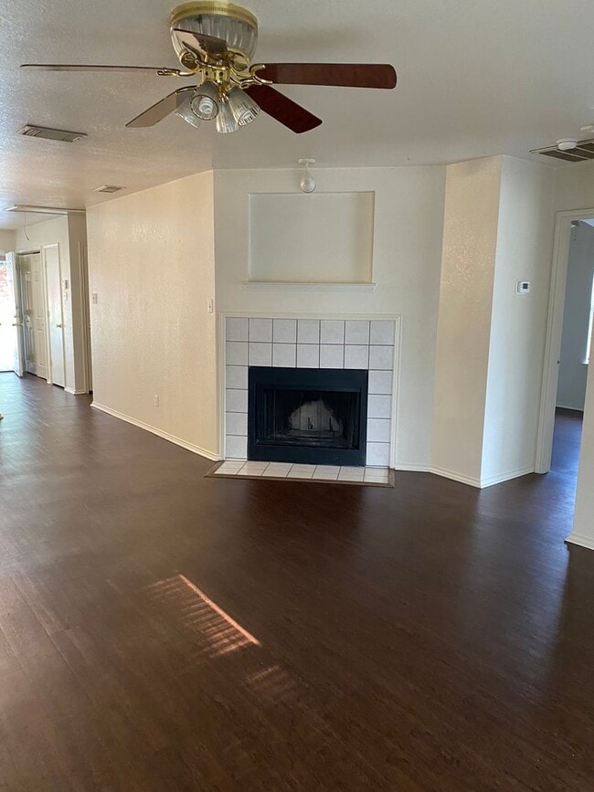 Building Photo - 5420 Creekridge A