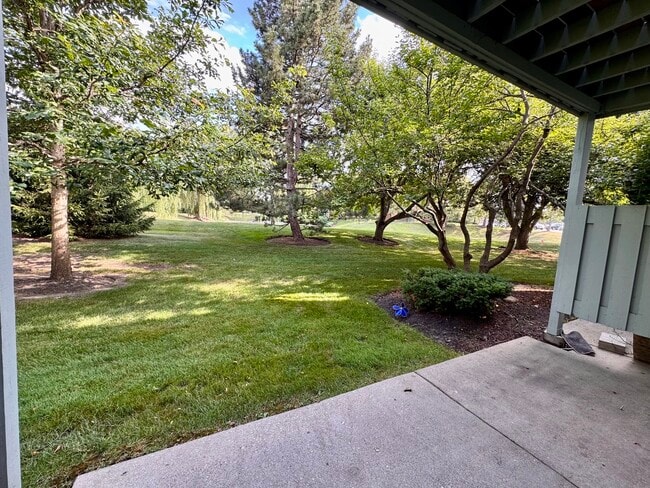 Building Photo - 205 Blossom Ct