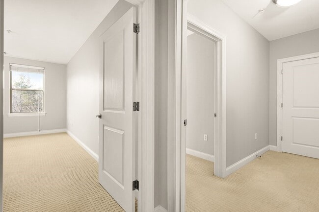 Building Photo - 4 Harvest Dr