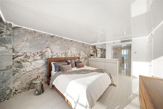 Building Photo - 5555 Collins Ave