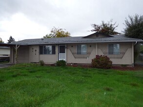 Building Photo - 3 bed 1 bath House