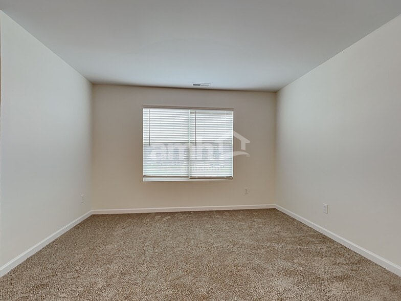 Building Photo - 5 Chadbrook Ct