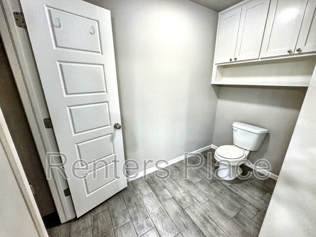 Building Photo - 13927 S Ironwood Pl