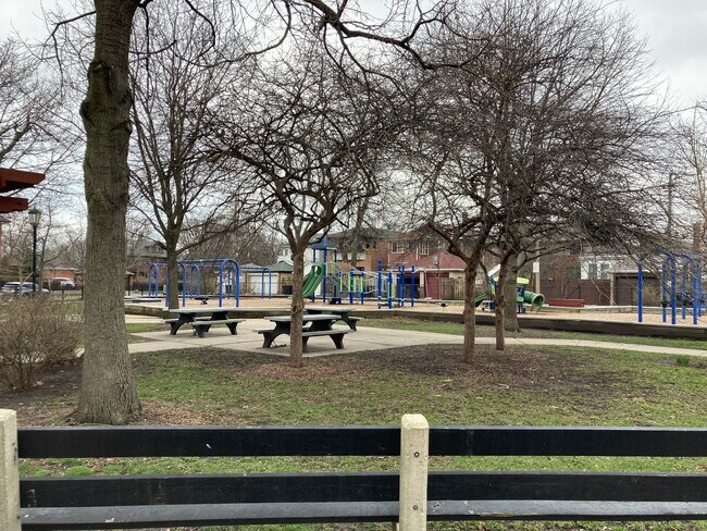 Building Photo - 4618 N Sacramento Ave