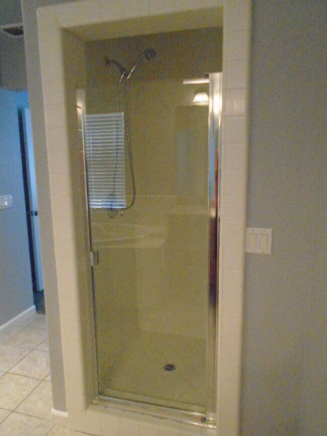 Building Photo - BEAUTIFUL WHITNEY OAKS HOME WITH 3+ BEDROOMS, 3 FULL BATHS, & 2 CAR GARAGE!