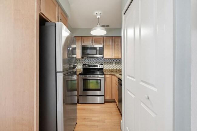 Building Photo - 1BR in the Heart of Logan Circle