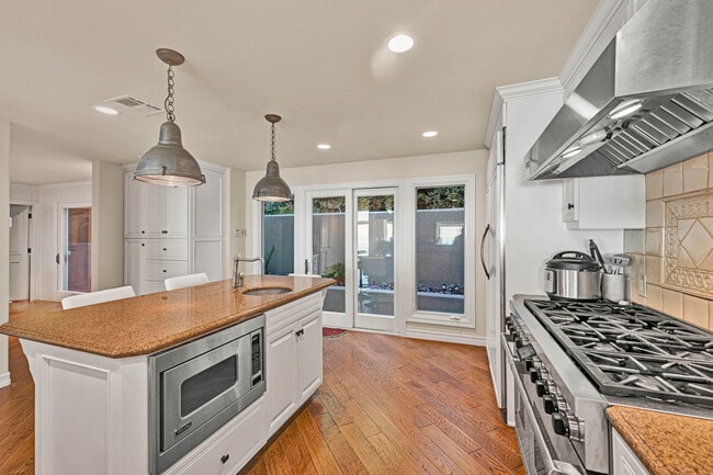 Building Photo - 21 No Vista De La Luna