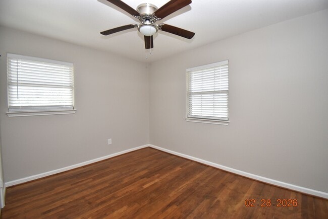 Building Photo - 623 Honeysuckle Dr