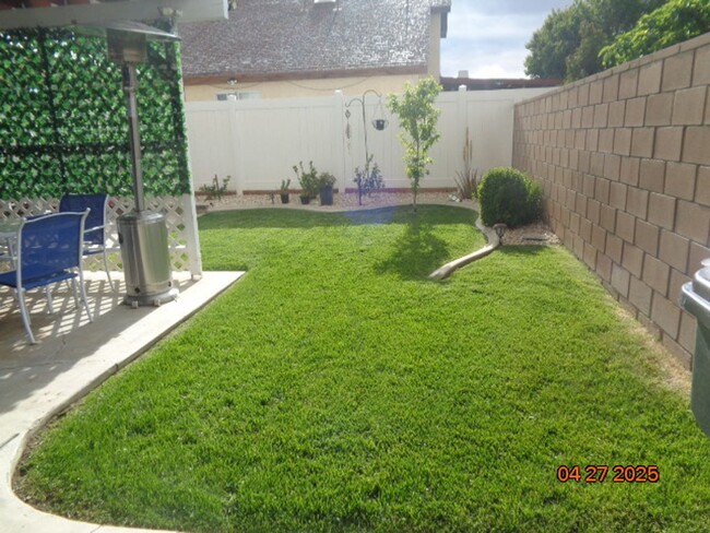 Building Photo - East Lancaster Pool Home