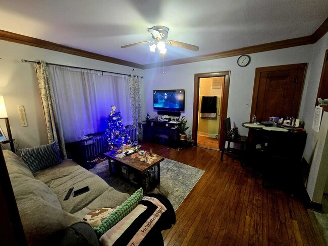 Building Photo - 1014 E Prairie Ave