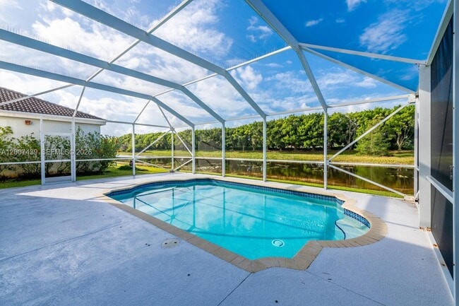 Building Photo - 801 Tanglewood Cir