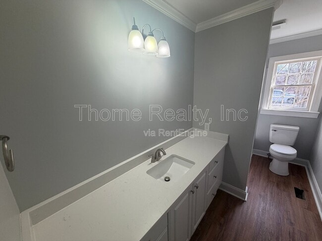 Building Photo - 1600 King Cir