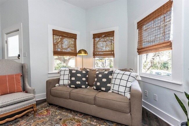 Building Photo - 2021 Avenue O 1/2