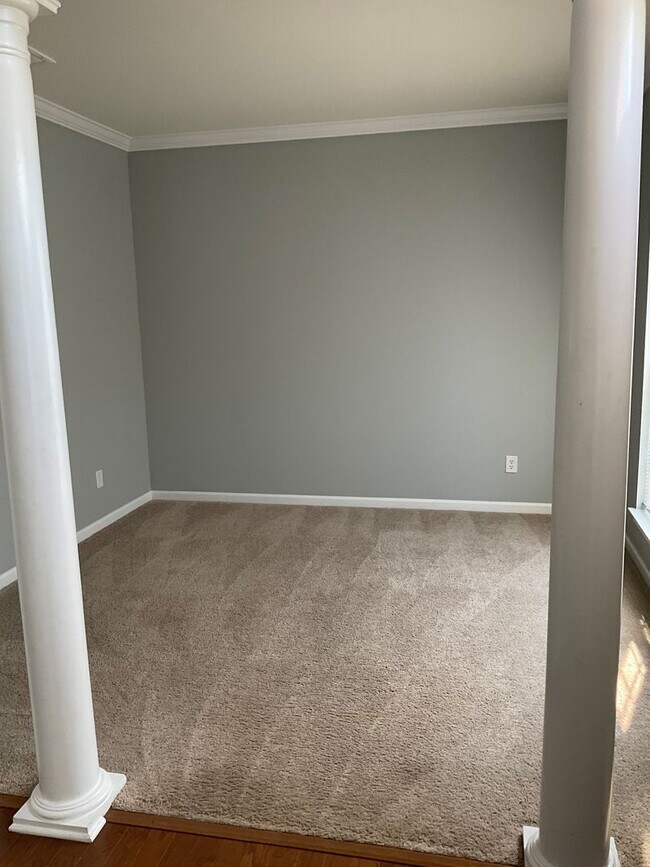 Building Photo - Beautiful 4BR Home In Bethesda Oaks !