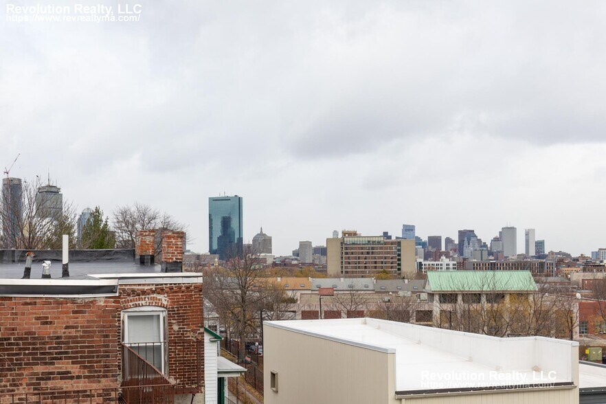 Building Photo - 15 Kenilworth St