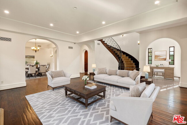 Building Photo - 823 Yale St