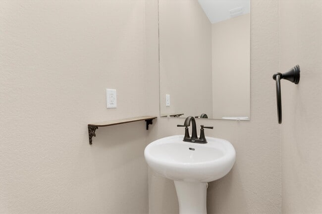Building Photo - 24738 Roscommon Ln