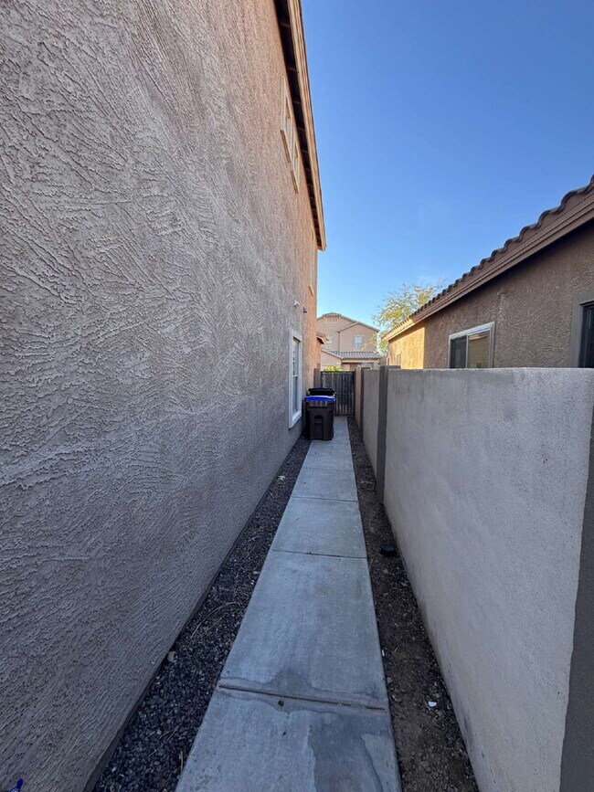 Building Photo - 18 W Desert Vista Trail