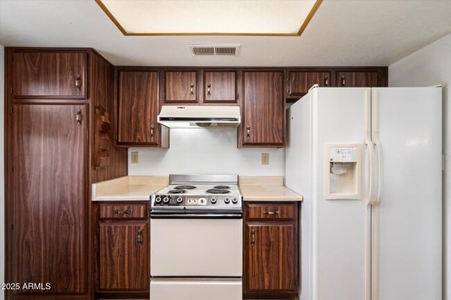 Building Photo - 1001 E Lodge Dr