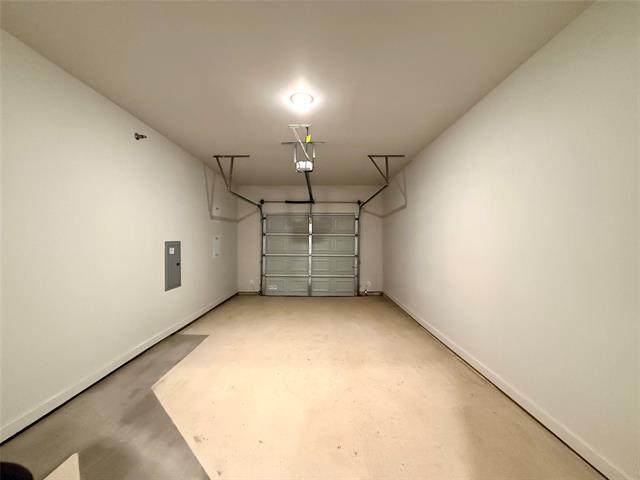 Building Photo - 2219 Reserve Wy