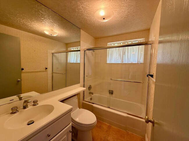 Building Photo - SPACIOUS THREE BED / THREE BATH HOME OFF OF PANORAMIC HWY WITH STUNNING VIEWS